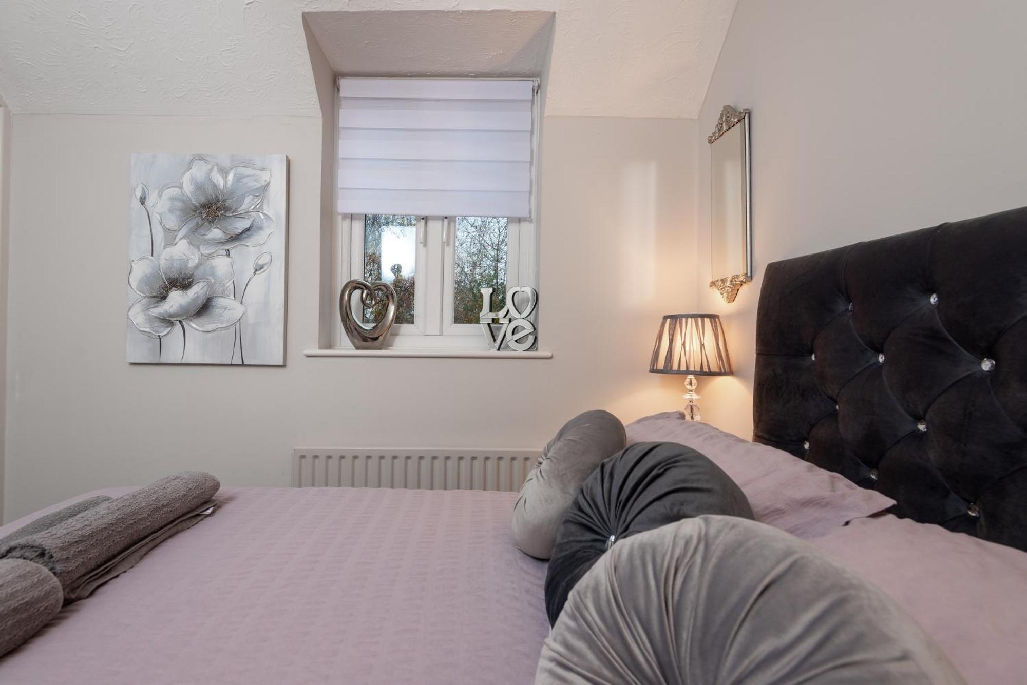 Worcester Fabulous Cherry Tree Mews Self Check In Dogs Welcome By Prior Arrangement , 2 Double Bedrooms ,Super Fast Wi-Fi, With Free Off Road Parking For 2 Vehicles Near Royal Hospital And Woodland Walks ภายนอก รูปภาพ