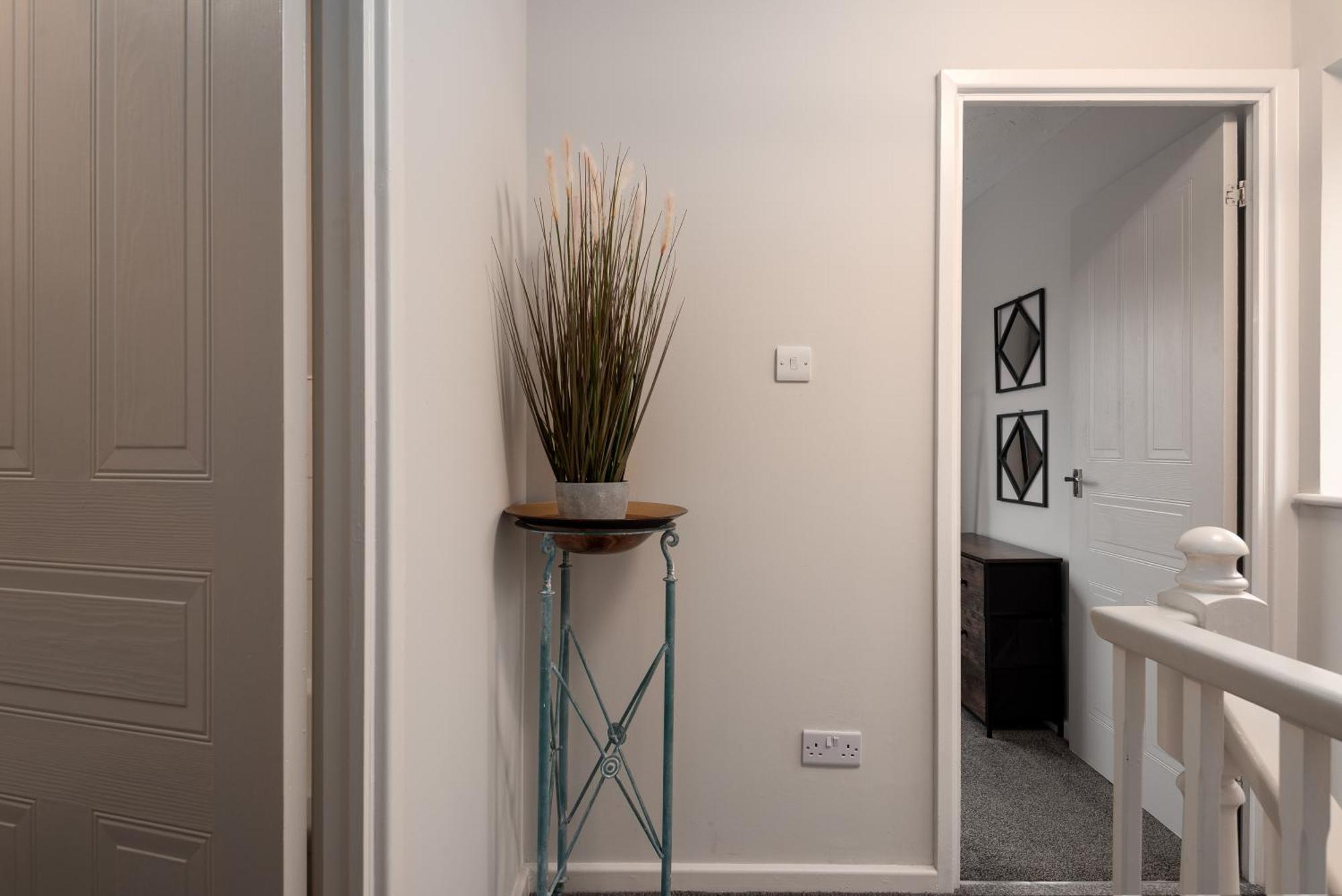 Worcester Fabulous Cherry Tree Mews Self Check In Dogs Welcome By Prior Arrangement , 2 Double Bedrooms ,Super Fast Wi-Fi, With Free Off Road Parking For 2 Vehicles Near Royal Hospital And Woodland Walks ภายนอก รูปภาพ