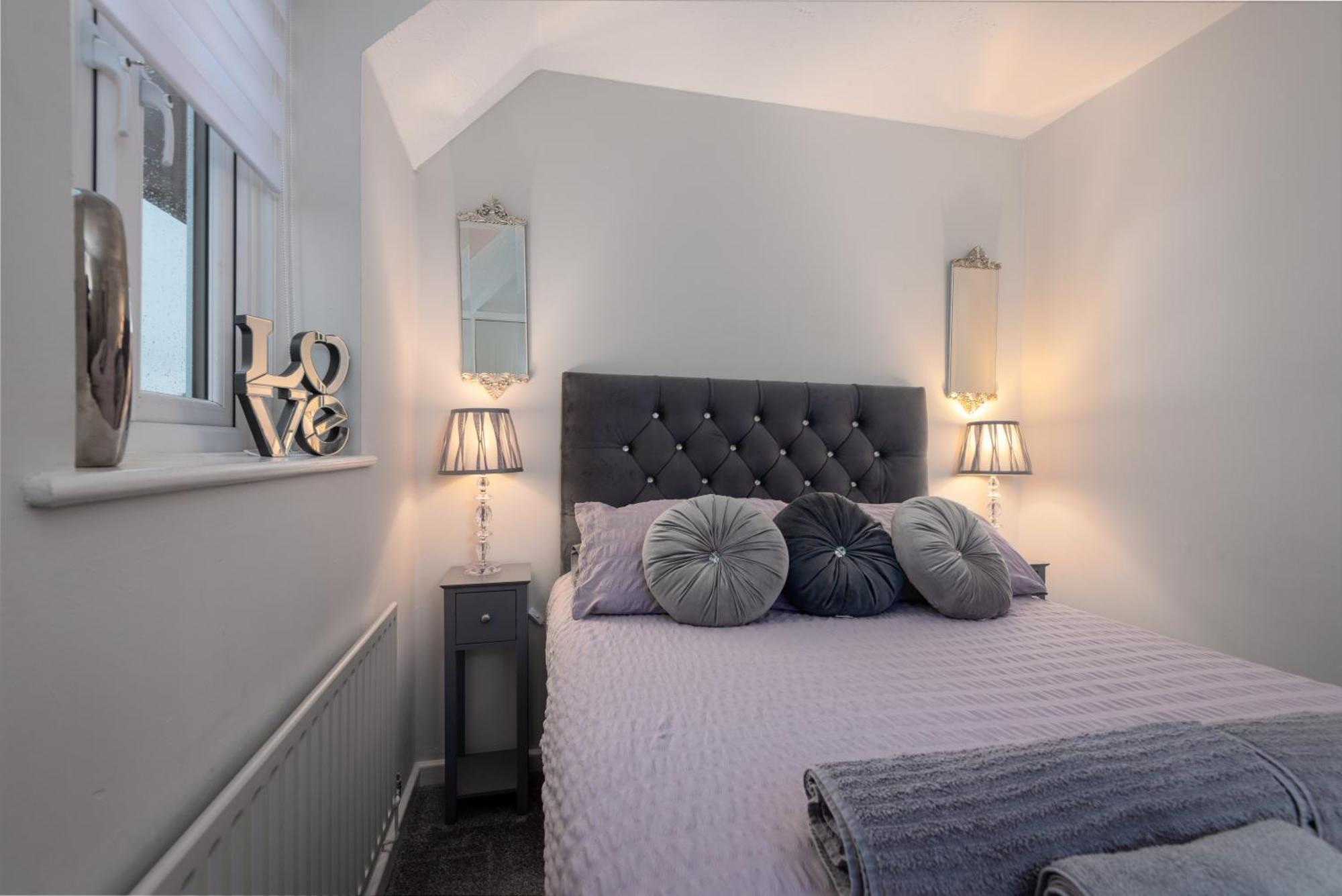 Worcester Fabulous Cherry Tree Mews Self Check In Dogs Welcome By Prior Arrangement , 2 Double Bedrooms ,Super Fast Wi-Fi, With Free Off Road Parking For 2 Vehicles Near Royal Hospital And Woodland Walks ภายนอก รูปภาพ