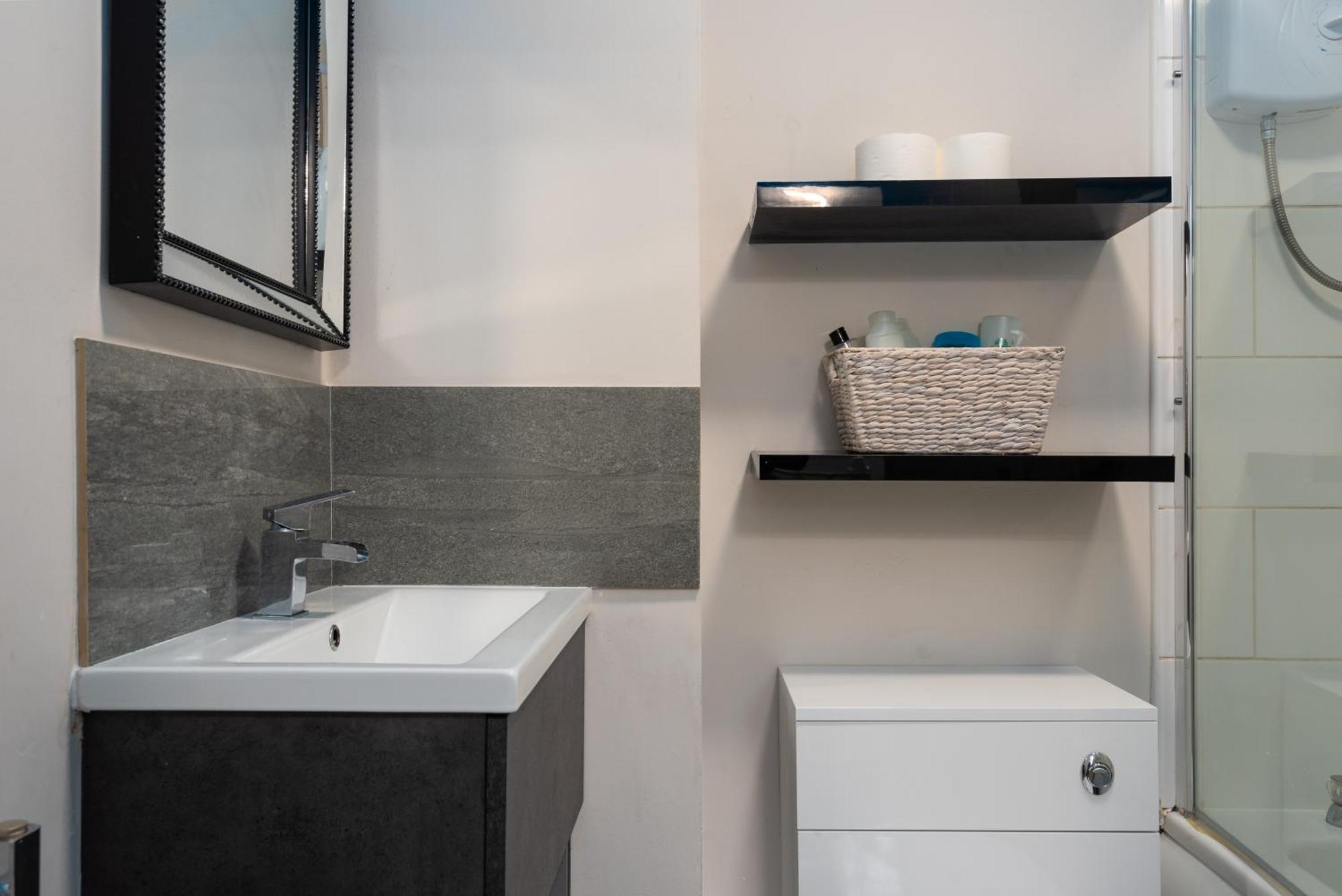 Worcester Fabulous Cherry Tree Mews Self Check In Dogs Welcome By Prior Arrangement , 2 Double Bedrooms ,Super Fast Wi-Fi, With Free Off Road Parking For 2 Vehicles Near Royal Hospital And Woodland Walks ภายนอก รูปภาพ