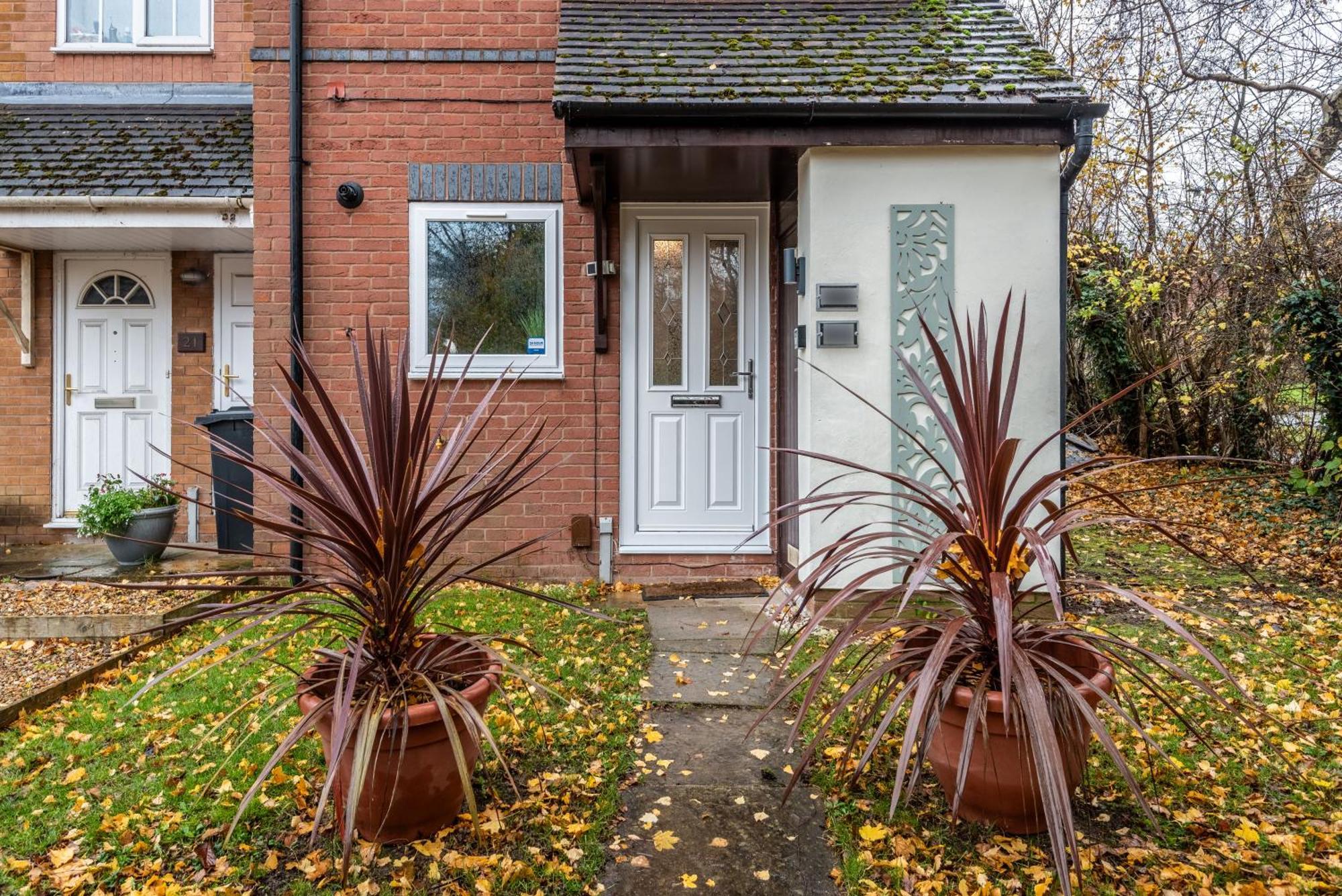 Worcester Fabulous Cherry Tree Mews Self Check In Dogs Welcome By Prior Arrangement , 2 Double Bedrooms ,Super Fast Wi-Fi, With Free Off Road Parking For 2 Vehicles Near Royal Hospital And Woodland Walks ภายนอก รูปภาพ